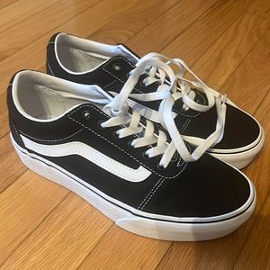 Women’s Vans Platform sneaker- size 8, almost brand new!